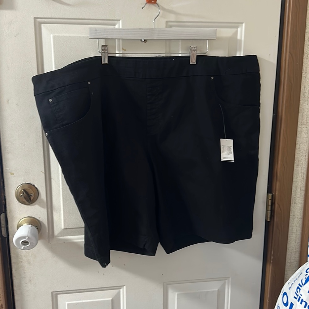 LOVE RYAN PLUS SIZE PULL ON SHORTS: BLACK: NWT: SZ 4X
